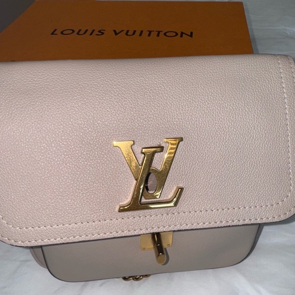 Louis Vuitton Grained Calfskin Lockme Chain Bag Greige - Picture 15 of 16